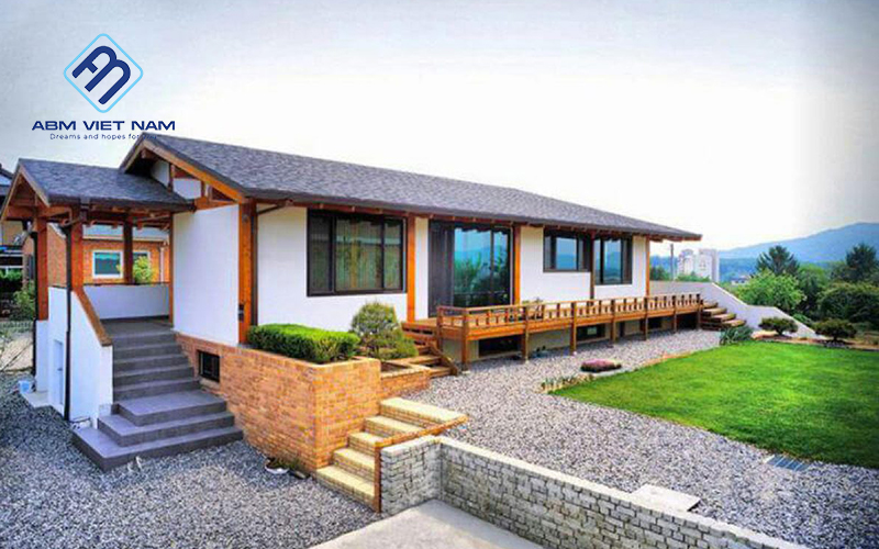 Villa là loại nhà nguyên căn cao cấp, có diện tích lớn hơn và đầy đủ tiện nghi.
