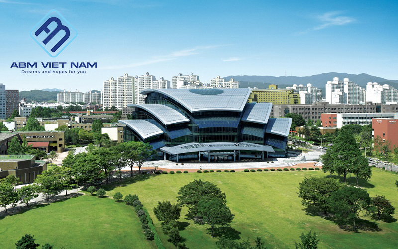 Trường đại học Sungkyunkwan khá lâu đời, với hơn 600 năm hình thành và phát triển