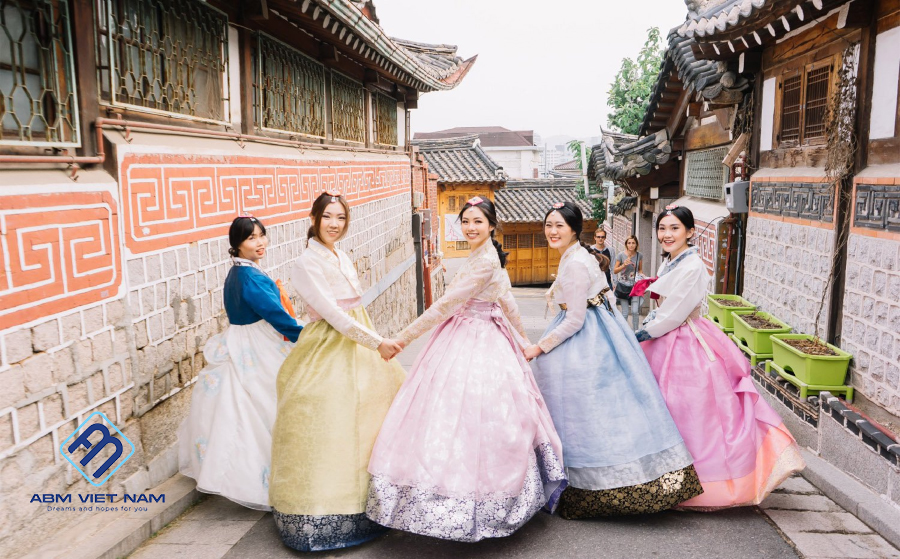 Quốc phục Hanbok của Hàn Quốc tinh tế, duyên dáng và đằm thắm