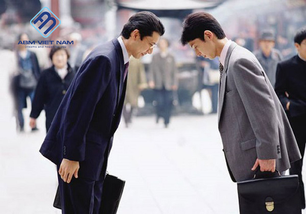 Người Hàn Quốc chào hỏi đơn giản nhưng thể hiện sự kính trọng, nghiêm túc
