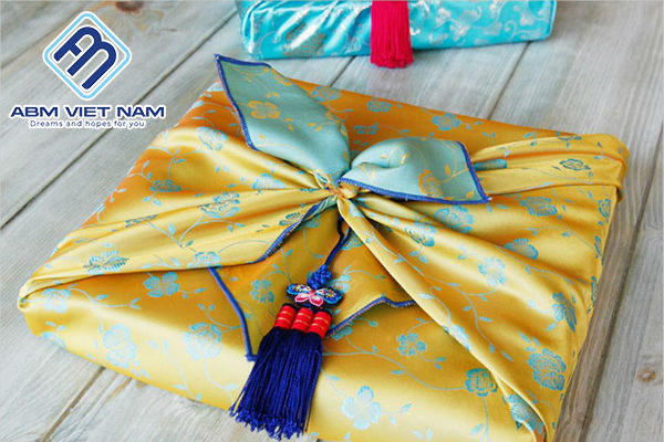 Bojagi - những mảnh vải vuông dùng để gói quà hoặc đồ vật