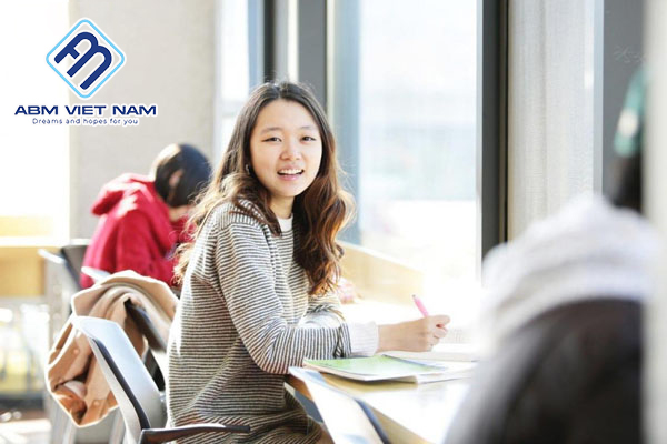 Độ tuổi du học Hàn Quốc hệ cao đẳng/đại học là từ 18 - 30