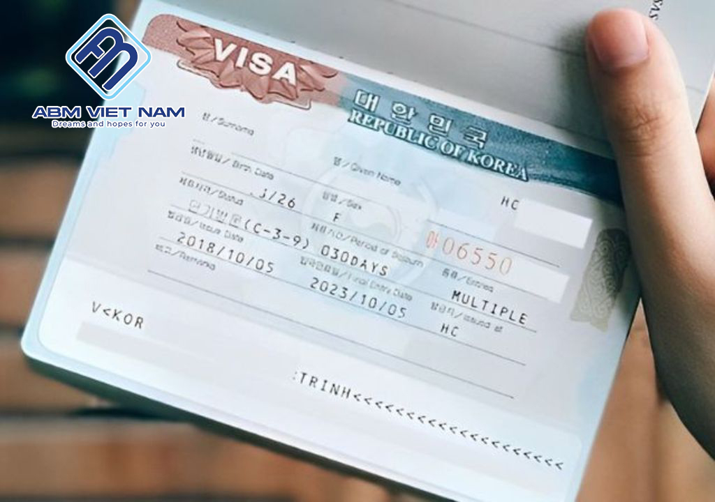 Hồ sơ không đầy đủ hoặc sai sót thông tin sẽ làm cho bạn khó xin visa du học Hàn Quốc