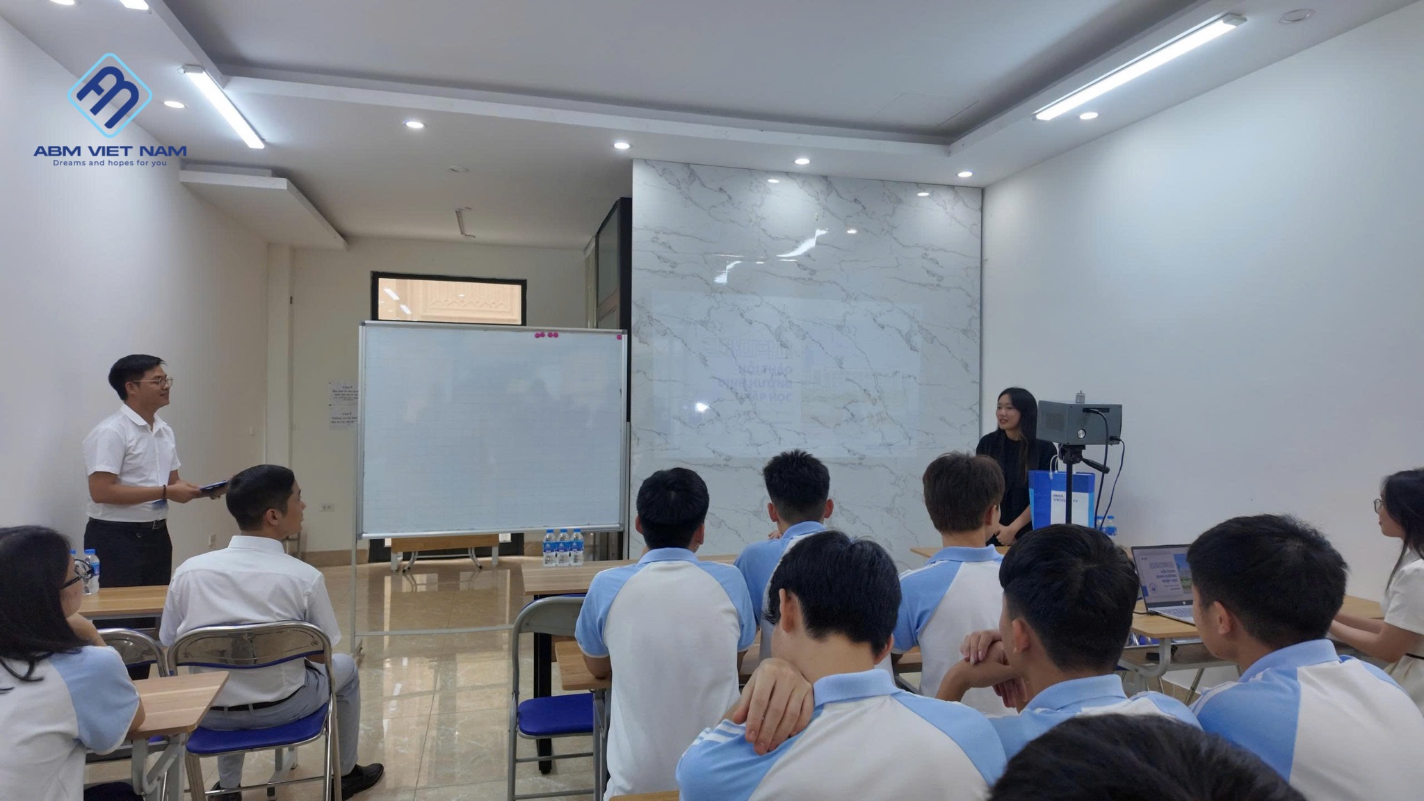 Đào tạo tiếng Hàn và luyện kỹ năng phỏng vấn